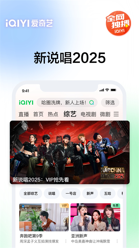 雨后街道上积水倒映的霓虹灯牌与伞影壁纸